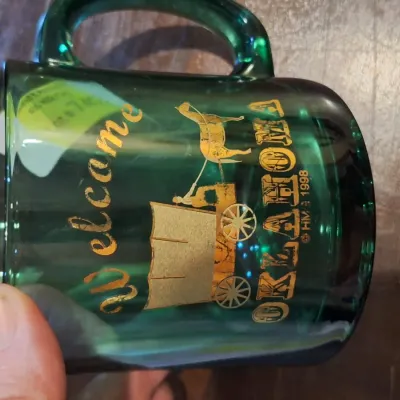 Vintage 1998 Welcome Oklahoma Green Glass Souvenir Mug – Covered Wagon Design