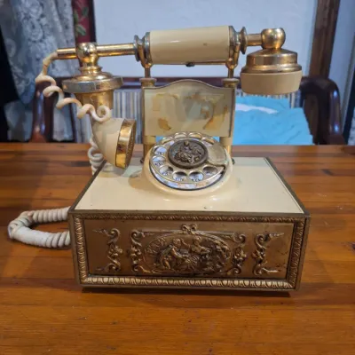 Vintage Ornate French Provincial Style Rotary Telephone Cream & Gold Decorative Cherub Base