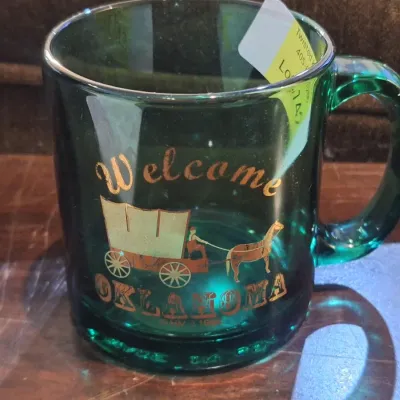 Vintage 1998 Welcome Oklahoma Green Glass Souvenir Mug – Covered Wagon Design