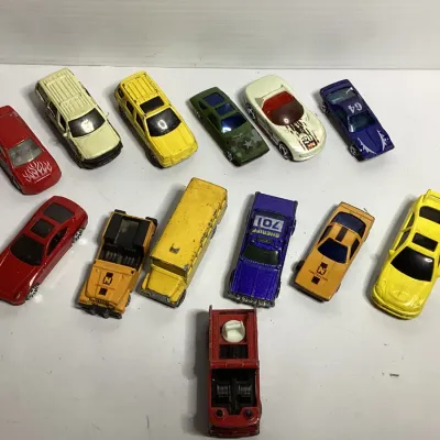 Mixed Lot of 13 Die-Cast Toy Cars & Vehicles – Matchbox, Hot Wheels & Assorted