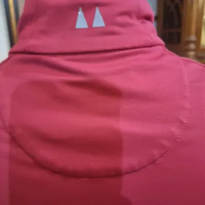Greg Norman Play Dry Women’s Red Full Zip Golf Jacket Embroidered Shark Logo