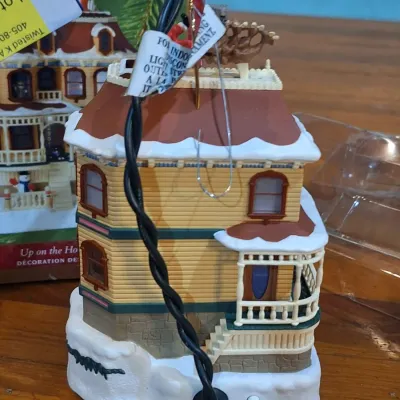 Hallmark Keepsake “Up on the Housetop” Victorian House Christmas Ornament – Light Motion & Sound