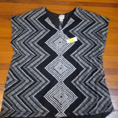 Chico’s Size 2 Black White Geometric Diamond Chevron Print V-Neck Tunic Top