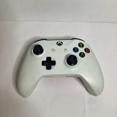 Microsoft Xbox One Wireless Controller Model 1708 White – Battery Cover Missing