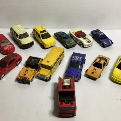 Mixed Lot of 13 Die-Cast Toy Cars & Vehicles – Matchbox, Hot Wheels & Assorted