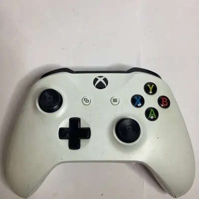 Microsoft Xbox One Wireless Controller Model 1708 White – Battery Cover Missing