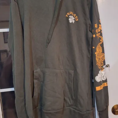 Fearless tiger graphic pullover hoodie size small- read description.