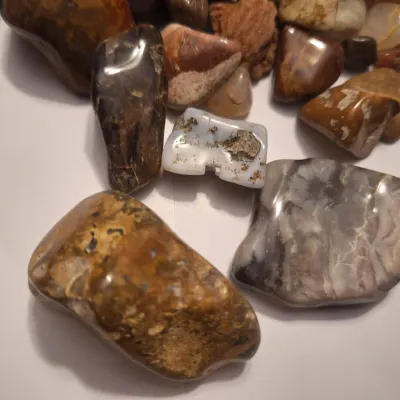 Assorted Polished Tumbled Stones Rocks & Mineral Specimens Mixed Colors Sizes