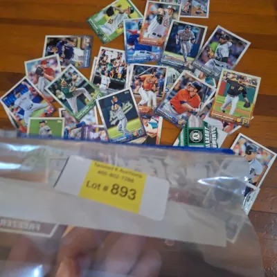 Large Lot of Topps Baseball Trading Cards – MLB Players, Rookies & Inserts