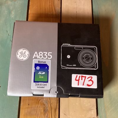 GE A835 8.0 Megapixel Digital Camera with Box and Accessories