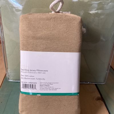 Cal King Sheet Set & Room Essentials King Pillowcases