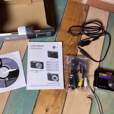 GE A835 8.0 Megapixel Digital Camera with Box and Accessories