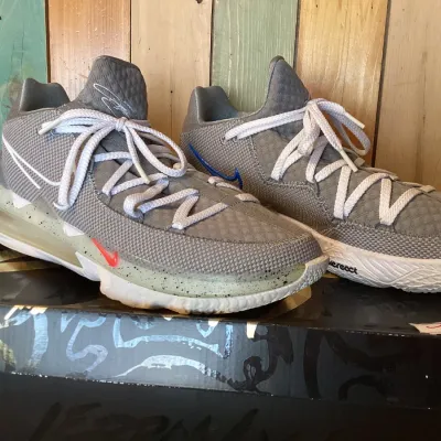Nike LeBron XVII Low 'Particle Grey' Basketball Shoes - Men's Size 11