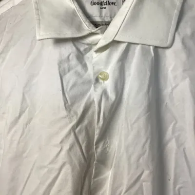 Tommy Hilfiger Red Polo Shirt XXL & Goodfellow & Co White Slim Fit Dress Shirt XXL – Men’s Clothing Lot