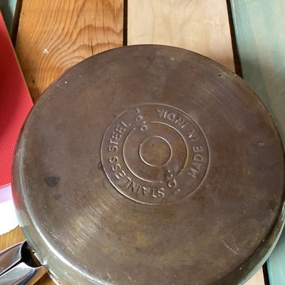 Stainless Steel Saucepan with Lid & Viovia Gripping Cutting Mats Set of 4