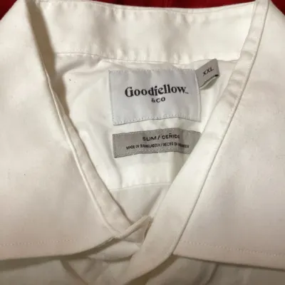 Tommy Hilfiger Red Polo Shirt XXL & Goodfellow & Co White Slim Fit Dress Shirt XXL – Men’s Clothing Lot
