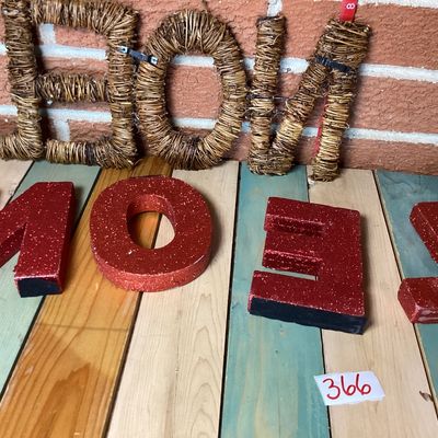 Christmas Decor Lot: NOEL Signs & Straw Owl Figurine