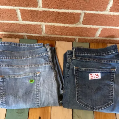 Two Pairs of Levi's 514 Straight Fit Jeans - Size 36x32