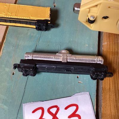Vintage Bob the Builder Mobile Home Toy & Safari Ltd Train Cars