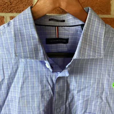 Lot 309 – Men’s Designer Clothing Lot – Tommy Hilfiger XL V-Neck Sweater & Dress Shirt + Polo Ralph Lauren XL V-Neck T-Shirt