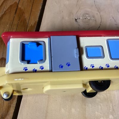 Vintage Bob the Builder Mobile Home Toy & Safari Ltd Train Cars