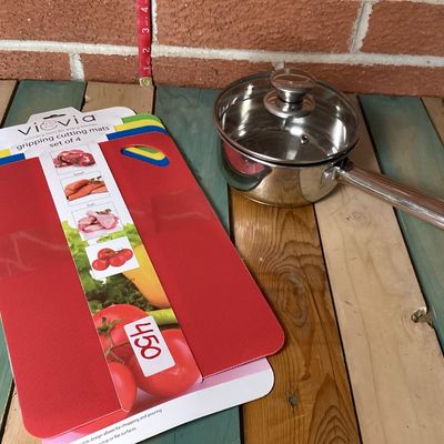 Stainless Steel Saucepan with Lid & Viovia Gripping Cutting Mats Set of 4