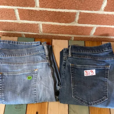 Two Pairs of Levi's 514 Straight Fit Jeans - Size 36x32
