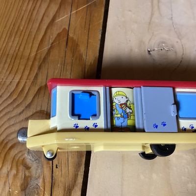 Vintage Bob the Builder Mobile Home Toy & Safari Ltd Train Cars