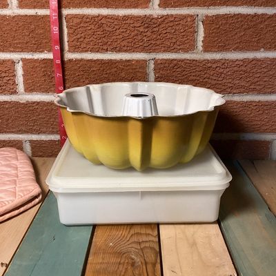 Vintage Bundt Pan, Tupperware Cake Taker & Kitchen Linens Lot