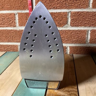 Vintage Black & Decker Classic Steam Iron