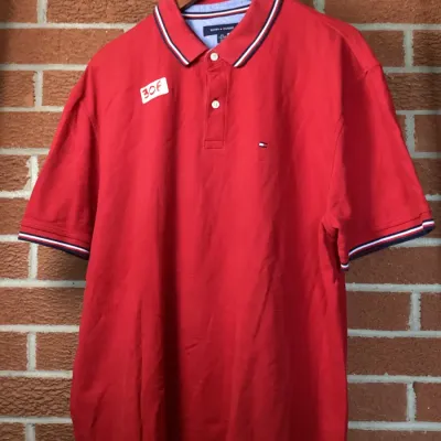 Tommy Hilfiger Red Polo Shirt XXL & Goodfellow & Co White Slim Fit Dress Shirt XXL – Men’s Clothing Lot