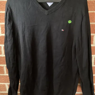 Lot 309 – Men’s Designer Clothing Lot – Tommy Hilfiger XL V-Neck Sweater & Dress Shirt + Polo Ralph Lauren XL V-Neck T-Shirt