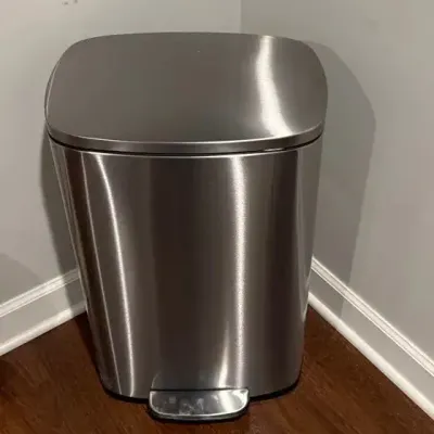 Garbage Can W/ Pedal