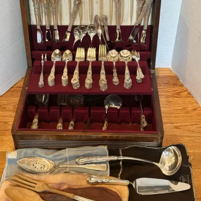 Vintage Rogers Bros. Silverplate Flatwear Set In Chest