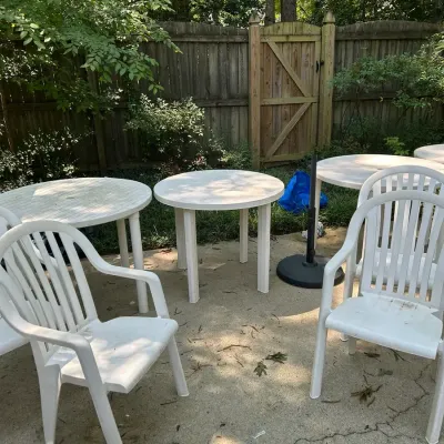 4 White Resin Tables And 4 White Resin Stacking Chairs + Umbrella Stand 