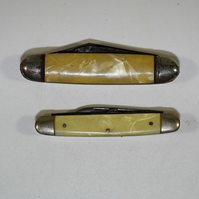 Lot of 2 Similar Pocket Knives