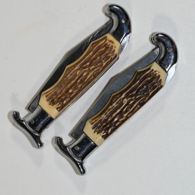 Lot of 2 Similar Pocket Knives