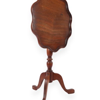 Chippendale Style Mahogany Tilt-Top Piecrust Side Table
