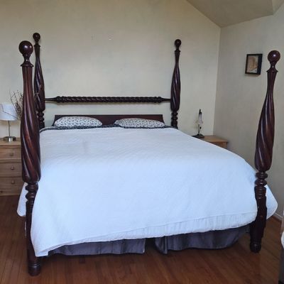 Sale Photo Thumbnail #63: Ethan Allen British Classics Barley Twist Four-Poster Bed (CALIFORNIA KING  SIZE)