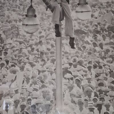 Sale Photo Thumbnail #42: Alberto Korda, 'El Quijote de la Farola' Photograph 12"x16" size