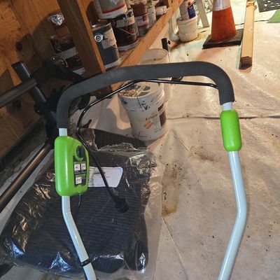 Sale Photo Thumbnail #424: Greenworks 10 Amp 14-Inch Corded Electric Dethatcher (Model 27022)