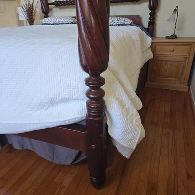 Sale Photo Thumbnail #65: Ethan Allen British Classics Barley Twist Four-Poster Bed (CALIFORNIA KING  SIZE)