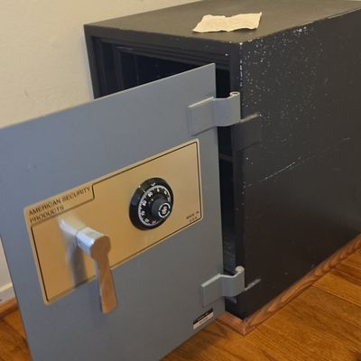 Sale Photo Thumbnail #113: AMSEC CF2518 AMVAULT TL-30 Fire Rated Composite Safe