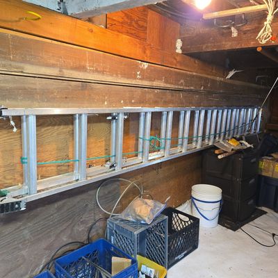 Sale Photo Thumbnail #318: Aluminum Extension Ladder