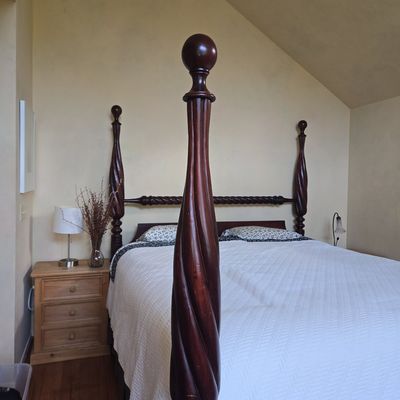 Sale Photo Thumbnail #66: Ethan Allen British Classics Barley Twist Four-Poster Bed (CALIFORNIA KING  SIZE)