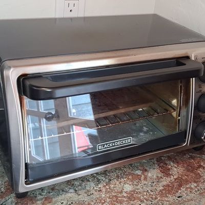 BLACK+DECKER 4-Slice Stainless Steel Toaster Oven (TO1313SBD)