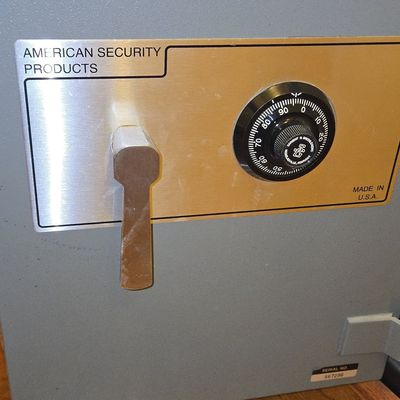 Sale Photo Thumbnail #114: AMSEC CF2518 AMVAULT TL-30 Fire Rated Composite Safe