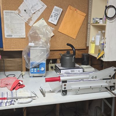 Sale Photo Thumbnail #190: Heavy-Duty Manual Metal Shear