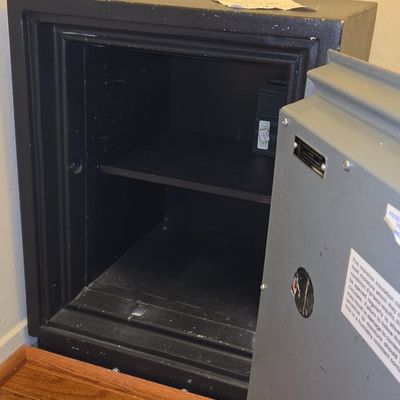 Sale Photo Thumbnail #115: AMSEC CF2518 AMVAULT TL-30 Fire Rated Composite Safe