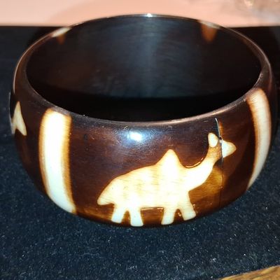Vintage Carved Camel Motif Bangle Bracelet